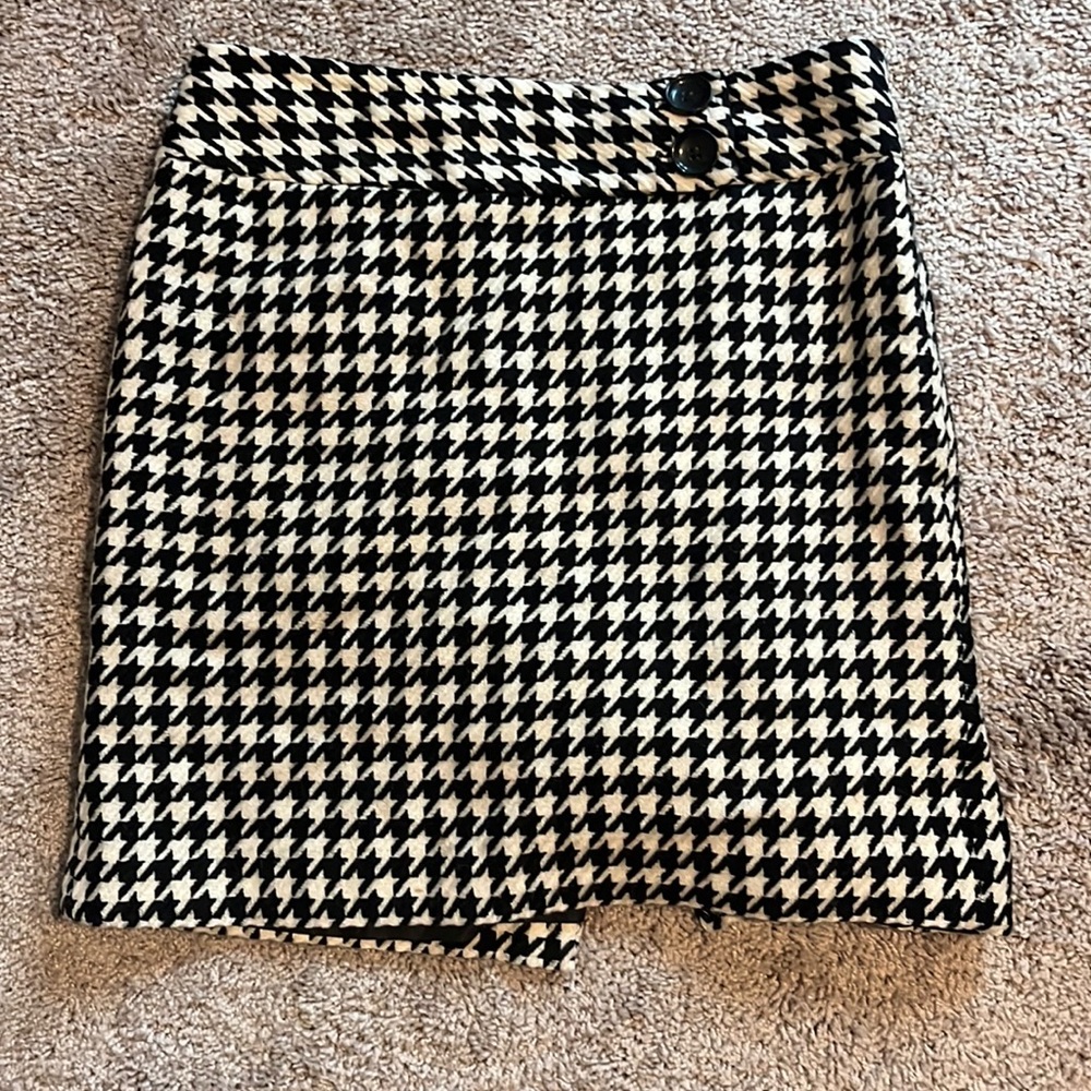 Ann Taylor Black and White Skirt Size 6P